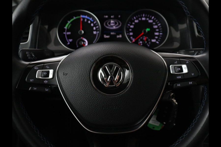 Volkswagen e-Golf 5-Deurs | Navigatie | Leder | SOH 89.8% | Climate Control | Stoelverwarming | Cruise Control | Parkeersensor | Bluetooth