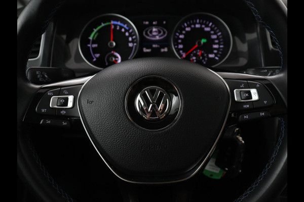 Volkswagen e-Golf 5-Deurs | Navigatie | Leder | SOH 89.8% | Climate Control | Stoelverwarming | Cruise Control | Parkeersensor | Bluetooth