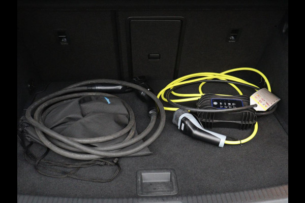 Volkswagen e-Golf 5-Deurs | Navigatie | Leder | SOH 89.8% | Climate Control | Stoelverwarming | Cruise Control | Parkeersensor | Bluetooth