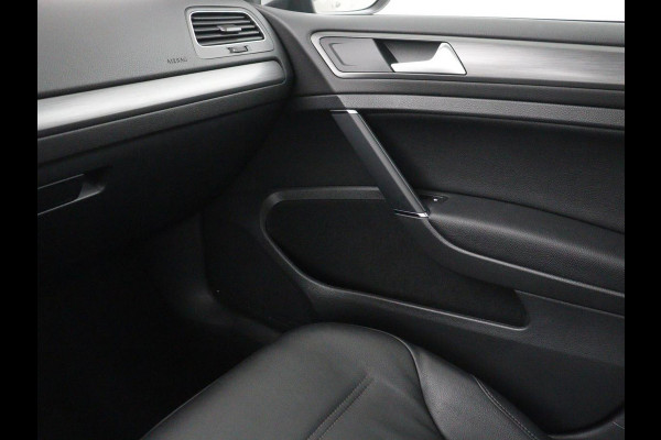 Volkswagen e-Golf 5-Deurs | Navigatie | Leder | SOH 89.8% | Climate Control | Stoelverwarming | Cruise Control | Parkeersensor | Bluetooth