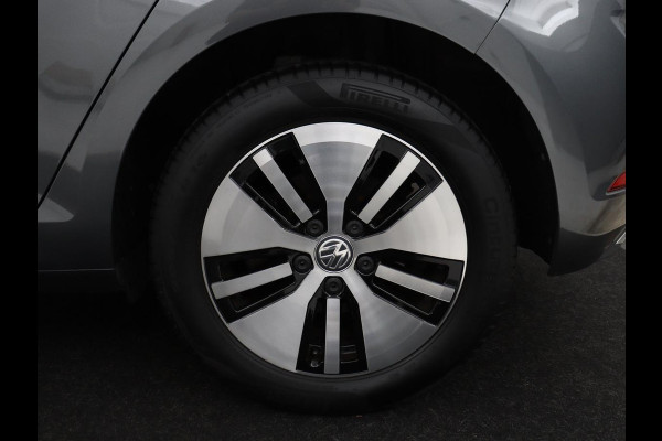 Volkswagen e-Golf 5-Deurs | Navigatie | Leder | SOH 89.8% | Climate Control | Stoelverwarming | Cruise Control | Parkeersensor | Bluetooth