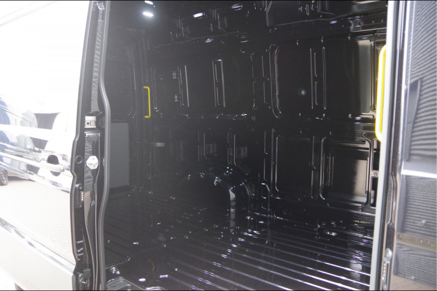 Volkswagen Crafter 35 2.0 TDI L3H3(L2H2) AUT. 3-ZITS, FACELIFT, CAMERA, GEV. STOEL, CRUISE, LEDER STUUR, CLIMA