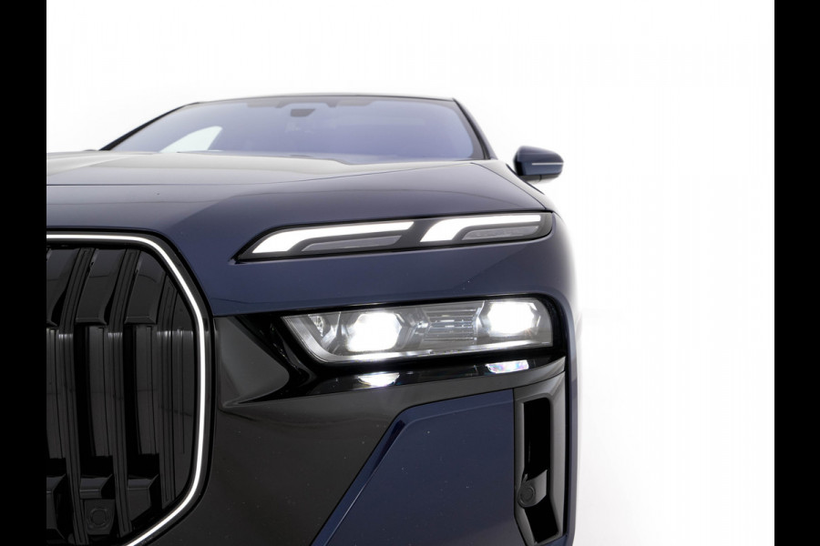 BMW i7 xDrive60 106 kWh M-Sportpack [3-Fase-11kW] {SoH-98%} (INCL.BTW) *PANO | HEAD-UP | LUXURY-LEATHER | FULL-LED | BLIND-SPOT | BOWERS&WILKINS | MEMORY-PACK | TOP-VIEW | VENTILATED/HEATED-COMFORTSEATS | SOFT-CLOSE | WIDE-SREEN-DIGICOCKPIT | KEYLESS