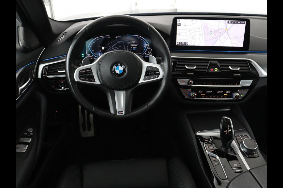 BMW 5 Serie 530e xDrive High Executive | SOH 89,6% | Panoramadak | Leder | Memory | Stoelverwarming | Harman/Kardon | Carplay | Sfeerverlichting | Cruise control | PHEV