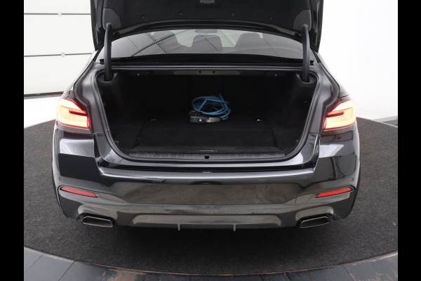 BMW 5 Serie 530e xDrive High Executive | SOH 89,6% | Panoramadak | Leder | Memory | Stoelverwarming | Harman/Kardon | Carplay | Sfeerverlichting | Cruise control | PHEV