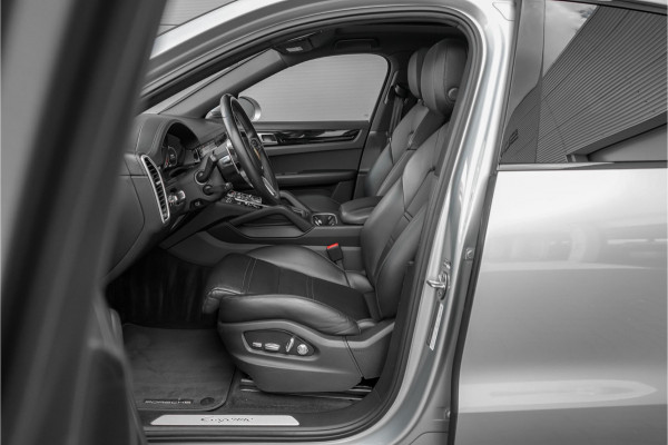 Porsche Cayenne Coupé 3.0 E-Hybrid Sport Design Pano ACC 4WS Trekhaak 22"