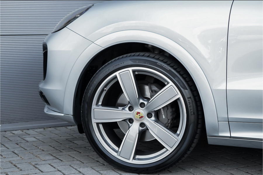 Porsche Cayenne Coupé 3.0 E-Hybrid Sport Design Pano ACC 4WS Trekhaak 22"