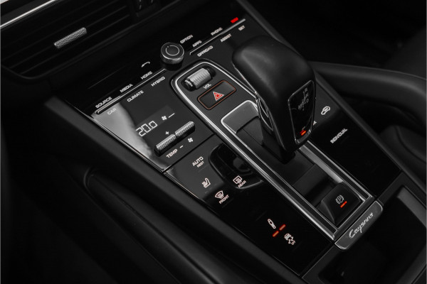 Porsche Cayenne Coupé 3.0 E-Hybrid Sport Design Pano ACC 4WS Trekhaak 22"