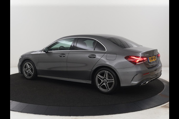 Mercedes-Benz A-Klasse 180 Business Solution AMG | Leder/alcantara | Stoelverwarming | Cruise control | Widescreen | Carplay | Climate control | Camera | Park assist |