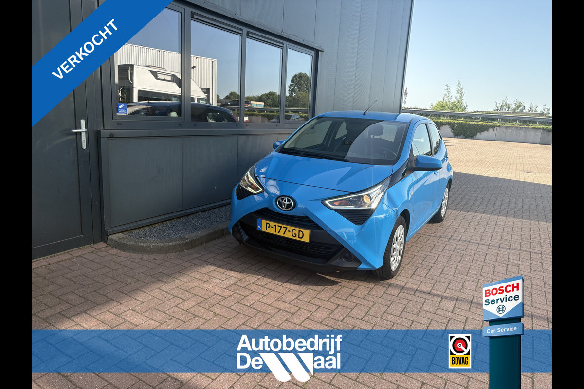 Toyota Aygo 1.0 VVT-i X-Play Automaat 5-drs. CAMERA/CARPLAY/MEDIA/LIMITER