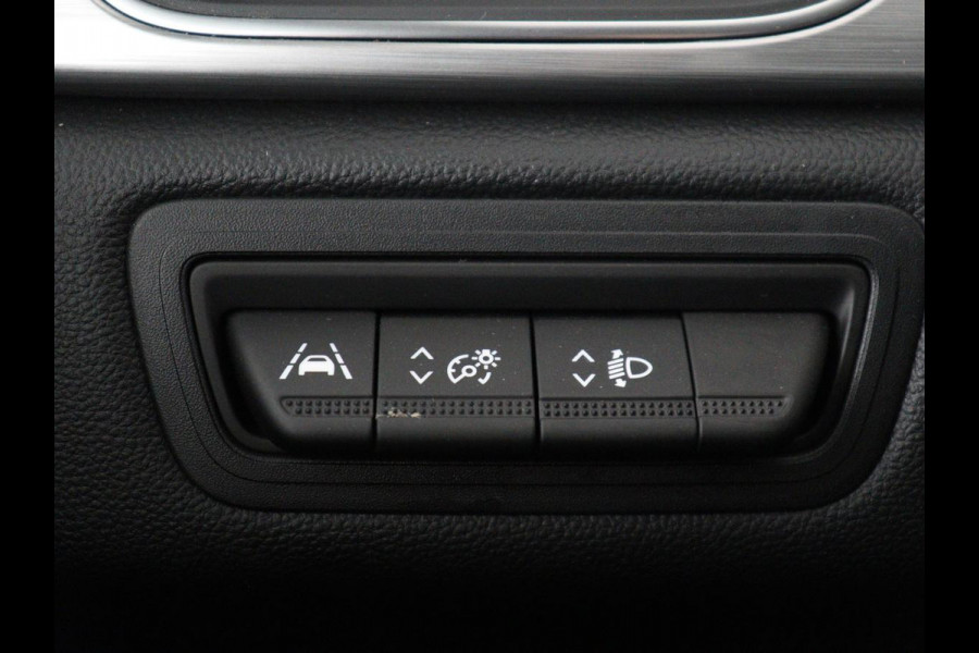 Renault Captur 1.3 TCe 140 Intens | Half leder | Navigatie | DAB+ | Cruise control | Lane assist | Climate Control | Virtual Display | Carplay | Camera | Park assist | Trekhaak