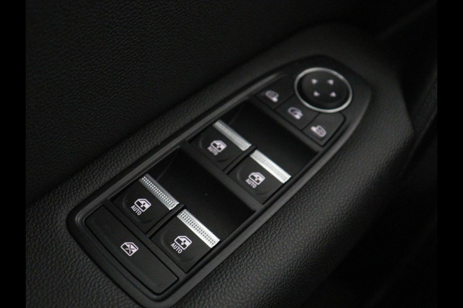 Renault Captur 1.3 TCe 140 Intens | Half leder | Navigatie | DAB+ | Cruise control | Lane assist | Climate Control | Virtual Display | Carplay | Camera | Park assist | Trekhaak