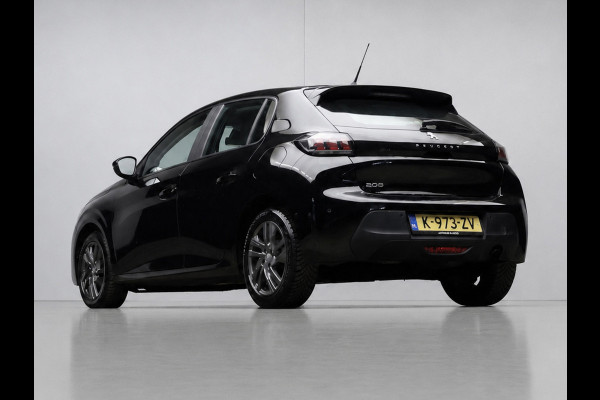 Peugeot 208 1.2 PureTech Allure Sport (APPLE CARPLAY,NAVI,CAMERA,CLIMATE,CRUISE,GETINT,LED,SPORTSTOELEN,LM VELGEN)