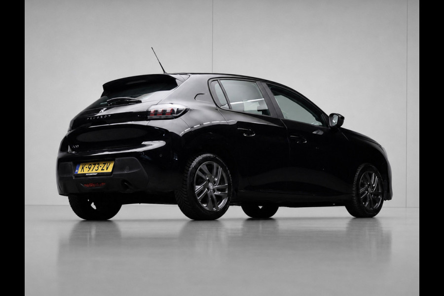 Peugeot 208 1.2 PureTech Allure Sport (APPLE CARPLAY,NAVI,CAMERA,CLIMATE,CRUISE,GETINT,LED,SPORTSTOELEN,LM VELGEN)