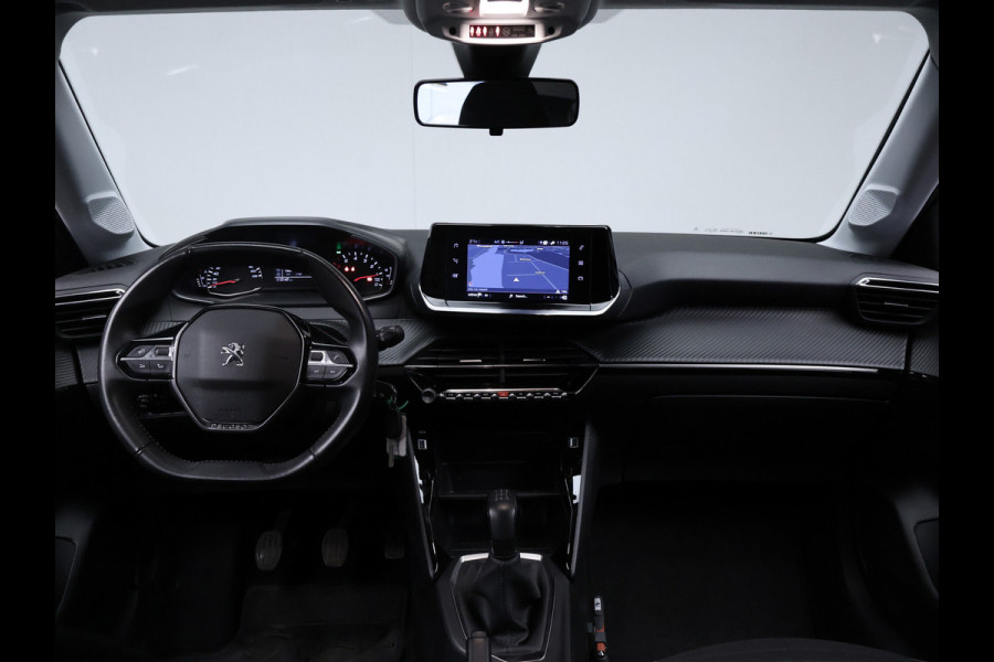 Peugeot 208 1.2 PureTech Allure Sport (APPLE CARPLAY,NAVI,CAMERA,CLIMATE,CRUISE,GETINT,LED,SPORTSTOELEN,LM VELGEN)
