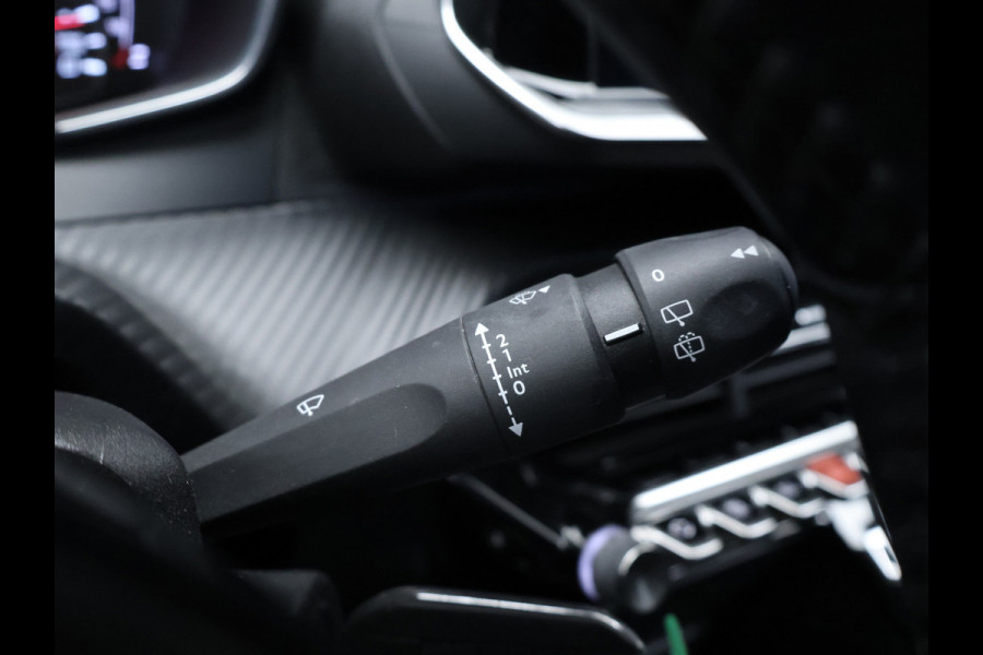 Peugeot 208 1.2 PureTech Allure Sport (APPLE CARPLAY,NAVI,CAMERA,CLIMATE,CRUISE,GETINT,LED,SPORTSTOELEN,LM VELGEN)