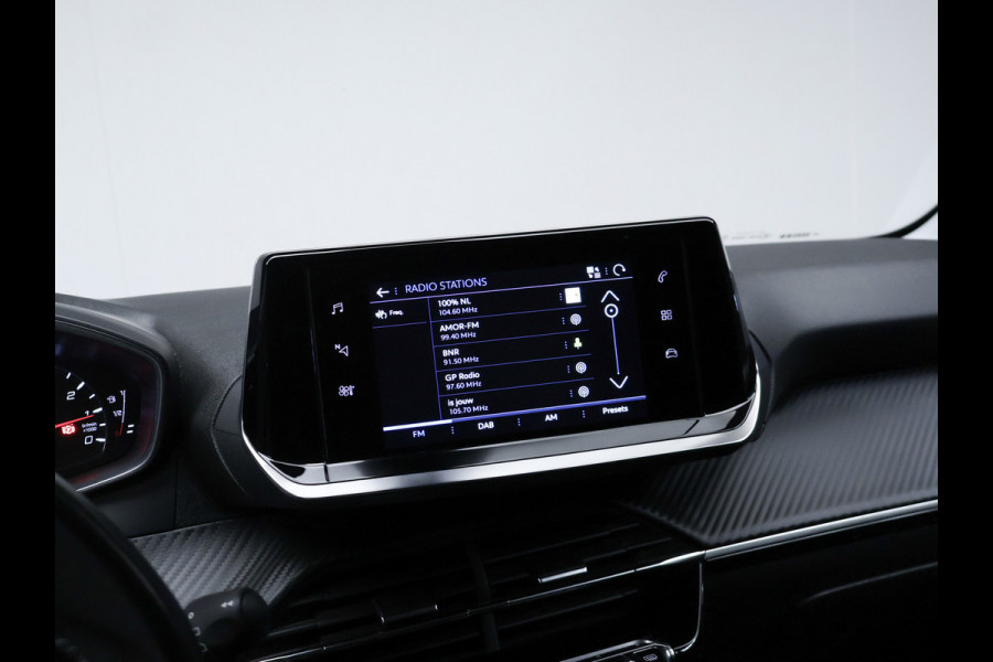 Peugeot 208 1.2 PureTech Allure Sport (APPLE CARPLAY,NAVI,CAMERA,CLIMATE,CRUISE,GETINT,LED,SPORTSTOELEN,LM VELGEN)