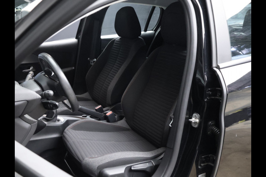 Peugeot 208 1.2 PureTech Allure Sport (APPLE CARPLAY,NAVI,CAMERA,CLIMATE,CRUISE,GETINT,LED,SPORTSTOELEN,LM VELGEN)
