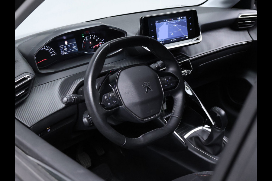 Peugeot 208 1.2 PureTech Allure Sport (APPLE CARPLAY,NAVI,CAMERA,CLIMATE,CRUISE,GETINT,LED,SPORTSTOELEN,LM VELGEN)