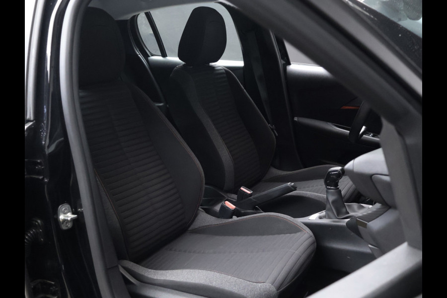Peugeot 208 1.2 PureTech Allure Sport (APPLE CARPLAY,NAVI,CAMERA,CLIMATE,CRUISE,GETINT,LED,SPORTSTOELEN,LM VELGEN)
