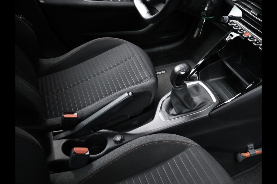 Peugeot 208 1.2 PureTech Allure Sport (APPLE CARPLAY,NAVI,CAMERA,CLIMATE,CRUISE,GETINT,LED,SPORTSTOELEN,LM VELGEN)