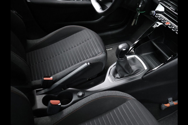 Peugeot 208 1.2 PureTech Allure Sport (APPLE CARPLAY,NAVI,CAMERA,CLIMATE,CRUISE,GETINT,LED,SPORTSTOELEN,LM VELGEN)