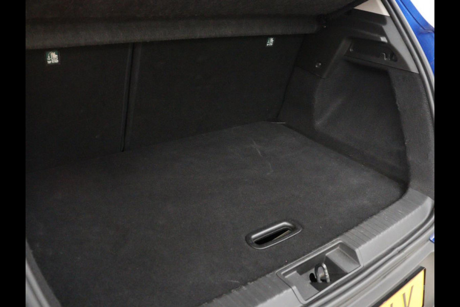 Renault Captur 1.3 TCe 140 Intens | Half leder | Navigatie | DAB+ | Cruise control | Lane assist | Climate Control | Virtual Display | Carplay | Camera | Park assist | Trekhaak