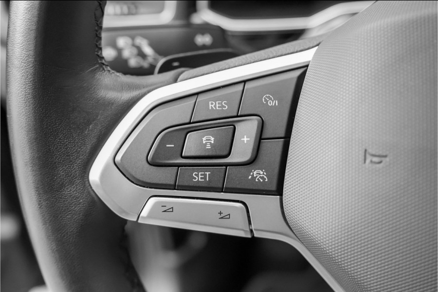 Volkswagen Polo 1.0 TSI R-Line Pano Camera IQ Light ACC Virtual Cockpit