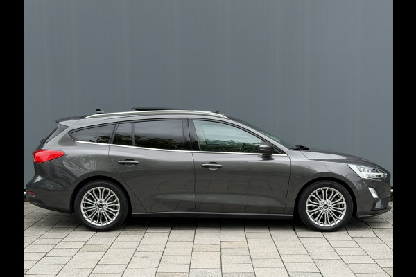 Ford FOCUS Wagon BWJ 2019 | 1.0T 126PK Titanium Bus AUTOMAAT | TREKHAAK | PANO DAK | LEER | LED | NAVI | CLIMA | STOEL&STUUR VERW | PDC | DONKER GLASS |