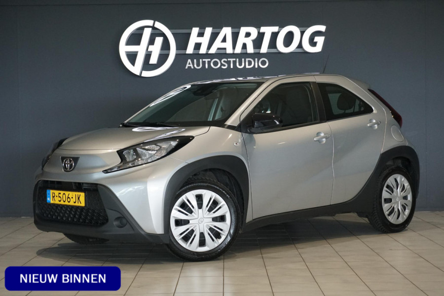 Toyota Aygo X 1.0 VVT-i MT Play + CAMERA / ADAPTIEVE CRUISE / CARPLAY