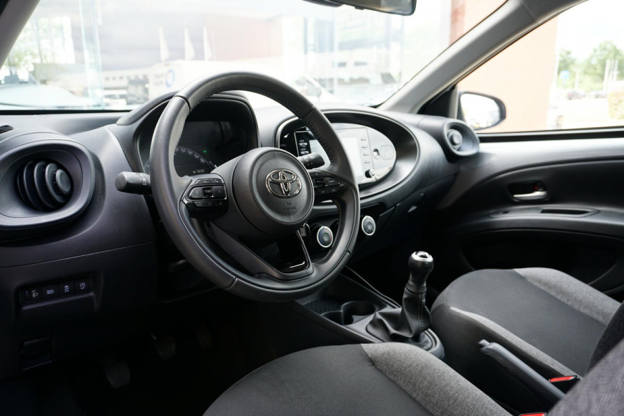 Toyota Aygo X 1.0 VVT-i MT Play + CAMERA / ADAPTIEVE CRUISE / CARPLAY