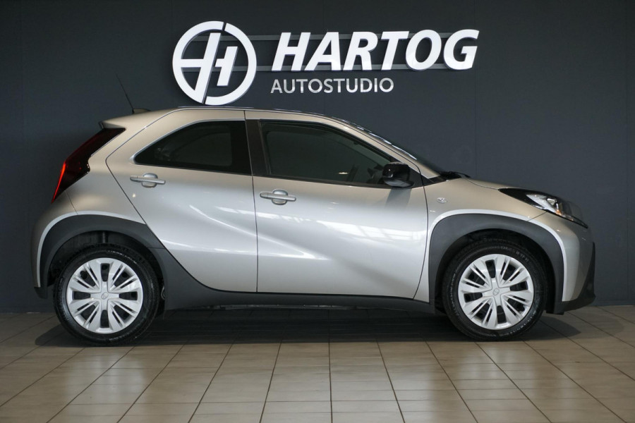 Toyota Aygo X 1.0 VVT-i MT Play + CAMERA / ADAPTIEVE CRUISE / CARPLAY
