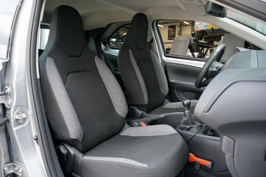 Toyota Aygo X 1.0 VVT-i MT Play + CAMERA / ADAPTIEVE CRUISE / CARPLAY