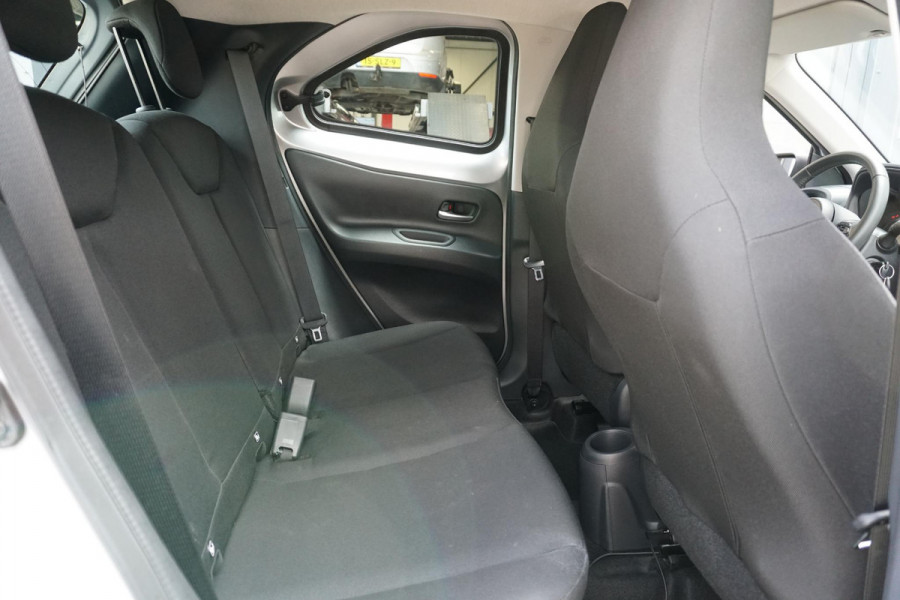 Toyota Aygo X 1.0 VVT-i MT Play + CAMERA / ADAPTIEVE CRUISE / CARPLAY