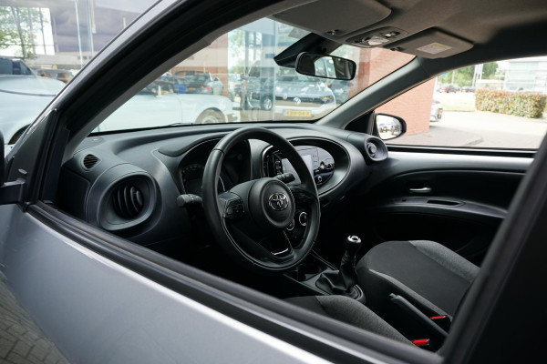 Toyota Aygo X 1.0 VVT-i MT Play + CAMERA / ADAPTIEVE CRUISE / CARPLAY