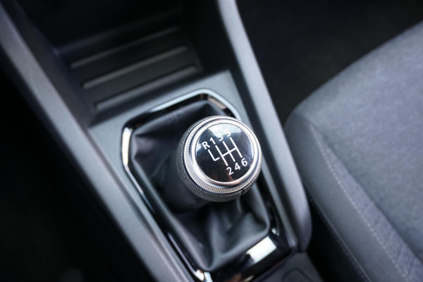 Renault Clio 1.0 TCe Zen + CARPLAY / PDC / NAVIGATIE