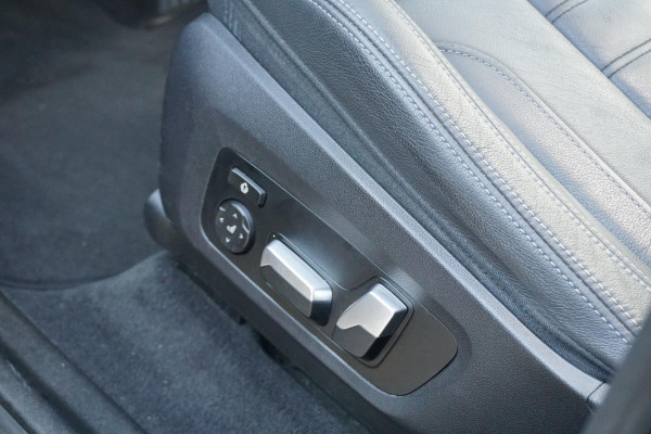 BMW iX3 High Executive 80 kWh + PANO / TREKHAAK / 360 CAMERA / HEAD-UP / PREMIUM AUDIO