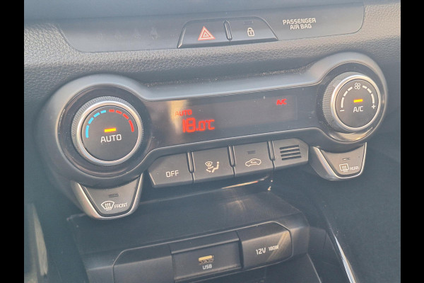 Kia Stonic 1.0 T-GDi Automaat DynamicLine | Stoel + Stuurverwarming, Navigatie, Parkeersensoren, Camera, Climate control