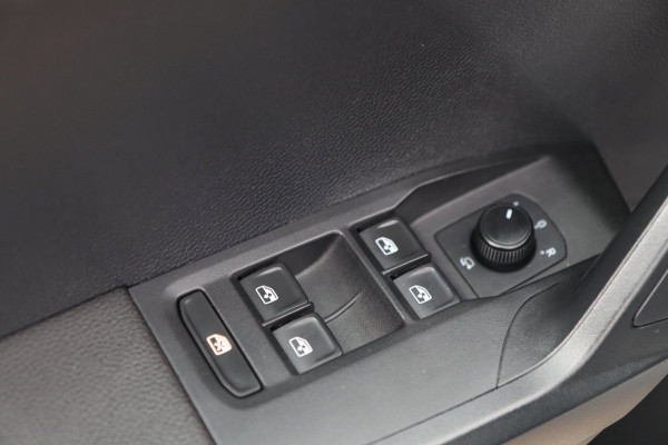 Seat Arona 1.0 TSI / ACC / CAMERA / KEYLESS / STOELVERW / CARPLAY / DODEHOEK