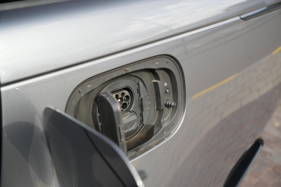 Land Rover Range Rover 3.0 P510e HSE PHEV 510 pk koelbox elektrische trekhaak 22" achterasbesturing zeer complete HSE-uitrusting
