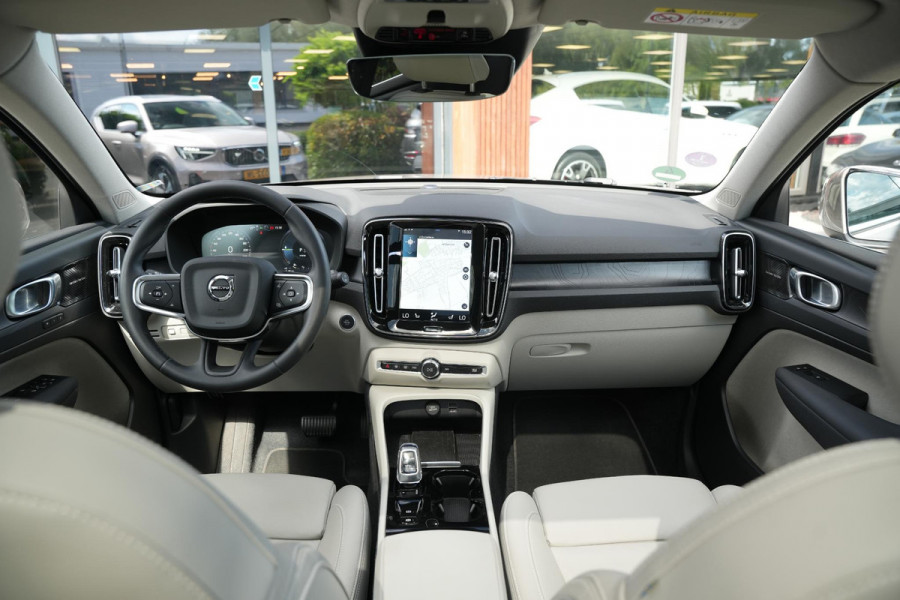 Volvo XC40 1.5 T4 Plug-in hybrid Ultimate Bright Panoramadak Leer Harman/Kardon
