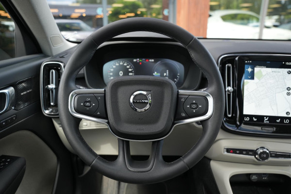 Volvo XC40 1.5 T4 Plug-in hybrid Ultimate Bright Panoramadak Leer Harman/Kardon