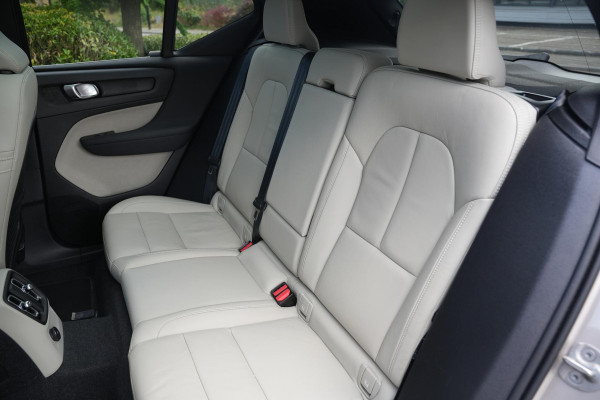 Volvo XC40 1.5 T4 Plug-in hybrid Ultimate Bright Panoramadak Leer Harman/Kardon