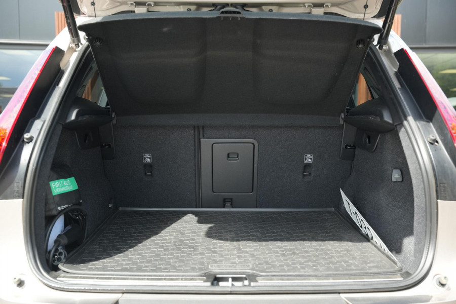 Volvo XC40 1.5 T4 Plug-in hybrid Ultimate Bright Panoramadak Leer Harman/Kardon