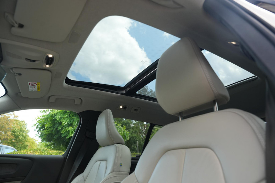 Volvo XC40 1.5 T4 Plug-in hybrid Ultimate Bright Panoramadak Leer Harman/Kardon