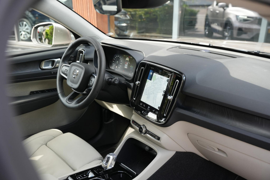 Volvo XC40 1.5 T4 Plug-in hybrid Ultimate Bright Panoramadak Leer Harman/Kardon