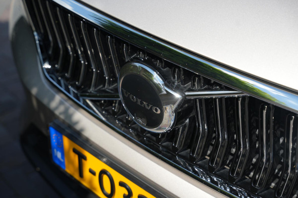 Volvo XC40 1.5 T4 Plug-in hybrid Ultimate Bright Panoramadak Leer Harman/Kardon