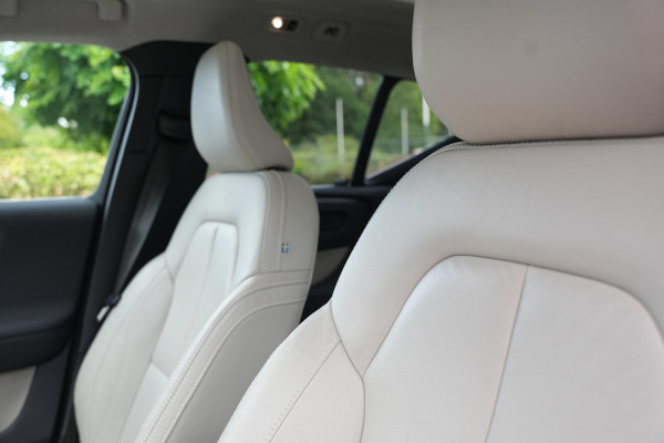 Volvo XC40 1.5 T4 Plug-in hybrid Ultimate Bright Panoramadak Leer Harman/Kardon