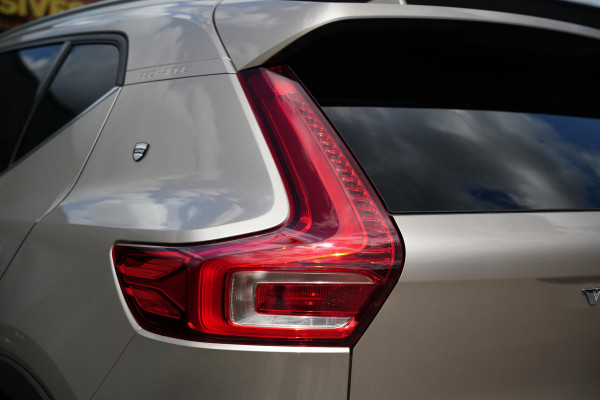 Volvo XC40 1.5 T4 Plug-in hybrid Ultimate Bright Panoramadak Leer Harman/Kardon