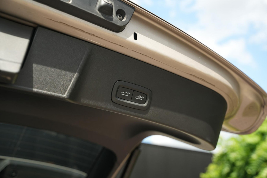 Volvo XC40 1.5 T4 Plug-in hybrid Ultimate Bright Panoramadak Leer Harman/Kardon